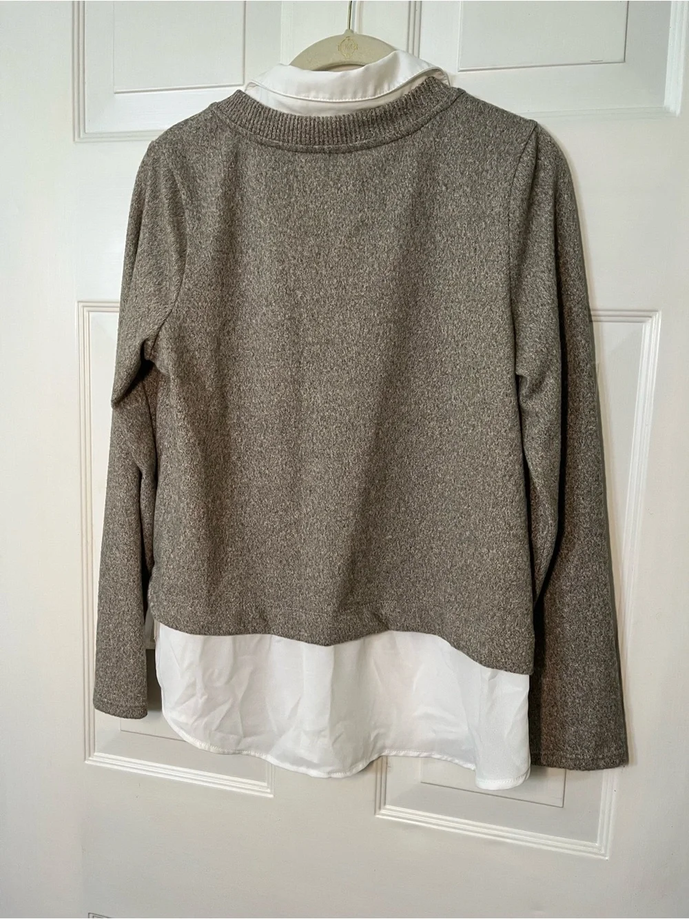 Rio & Rian Oatmeal Heather Layered-Look V-Neck Sweater NWT Size M
